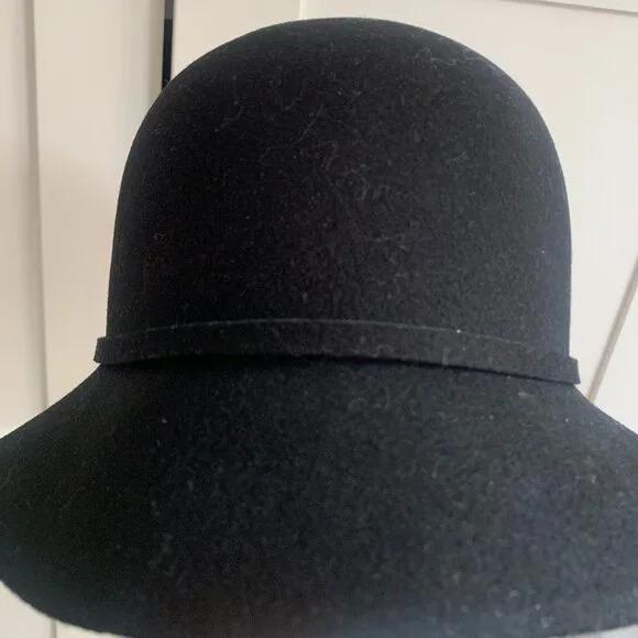 Sleek Black Wool Hat with Rim - Picture 2 of 2